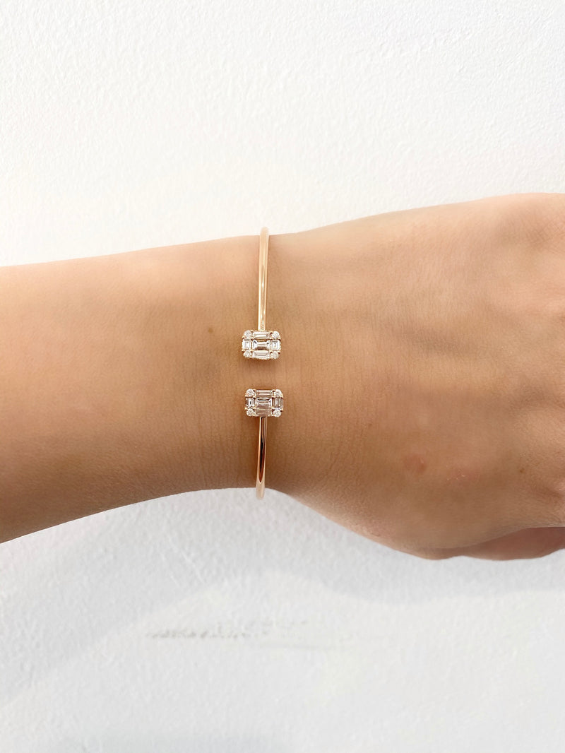 GOLD SPLIT BANGLE WITH TRAPEZE ENDS